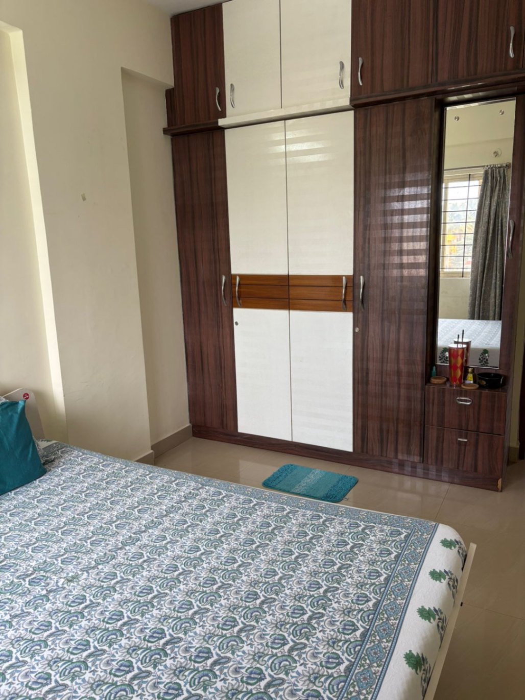 https://findmyroom-property-images-india.s3.ap-south-1.amazonaws.com/zvqov-1765880032142-01201
