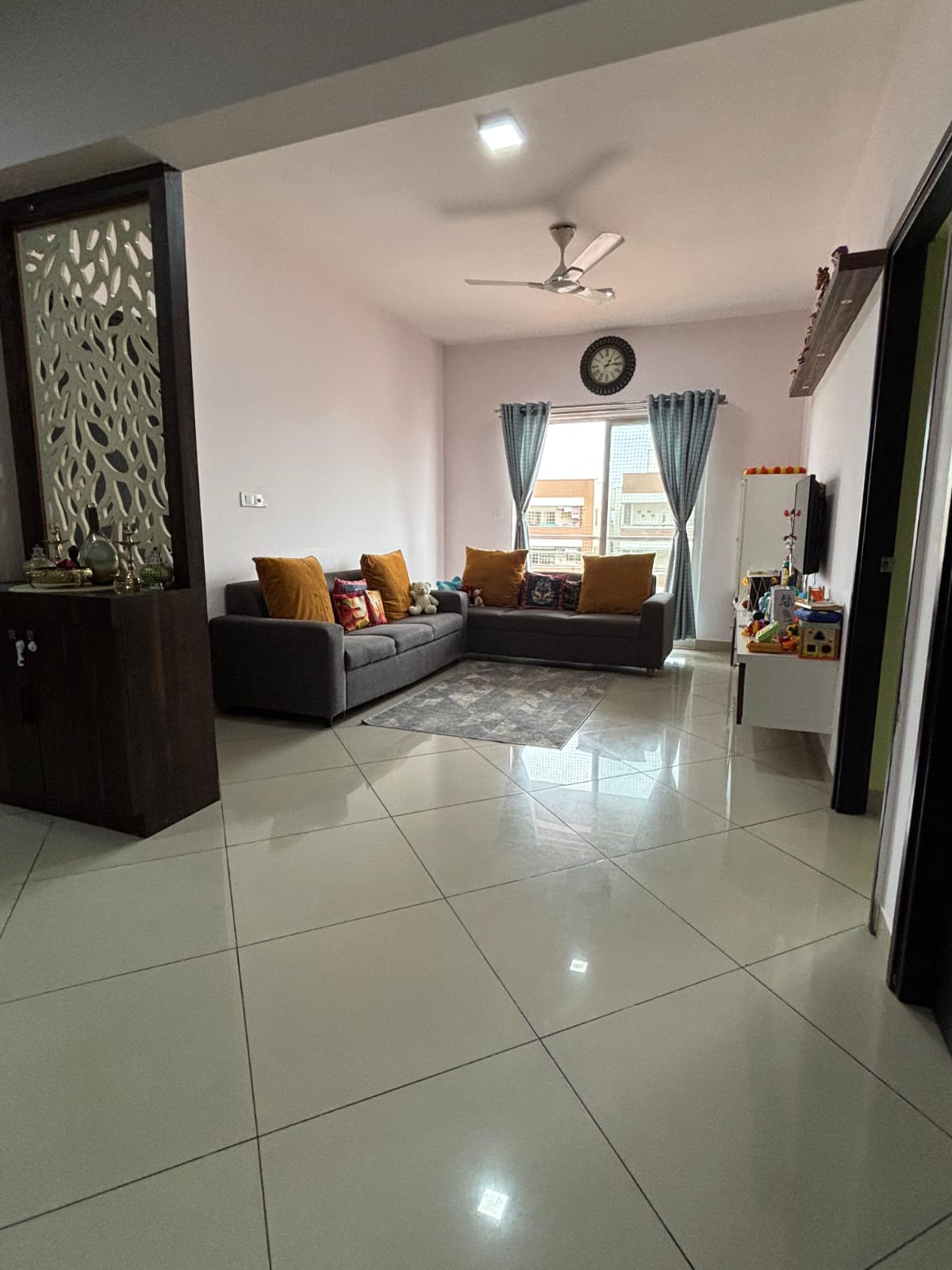 https://findmyroom-property-images-india.s3.ap-south-1.amazonaws.com/zxsyk-1756884600386-78711.jpg