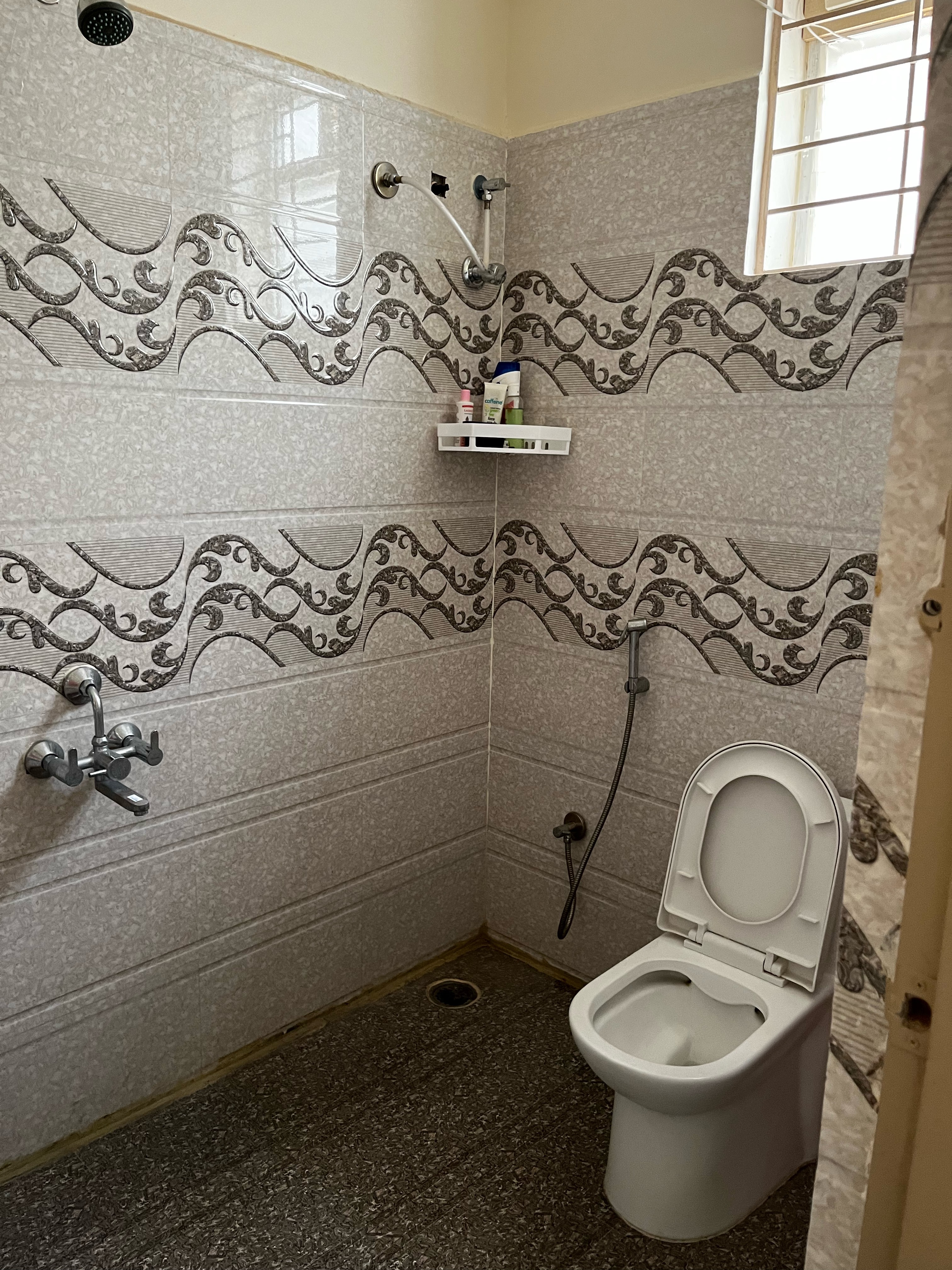 https://findmyroom-property-images-india.s3.ap-south-1.amazonaws.com/zxtxk-1698524830522-16734.jpeg
