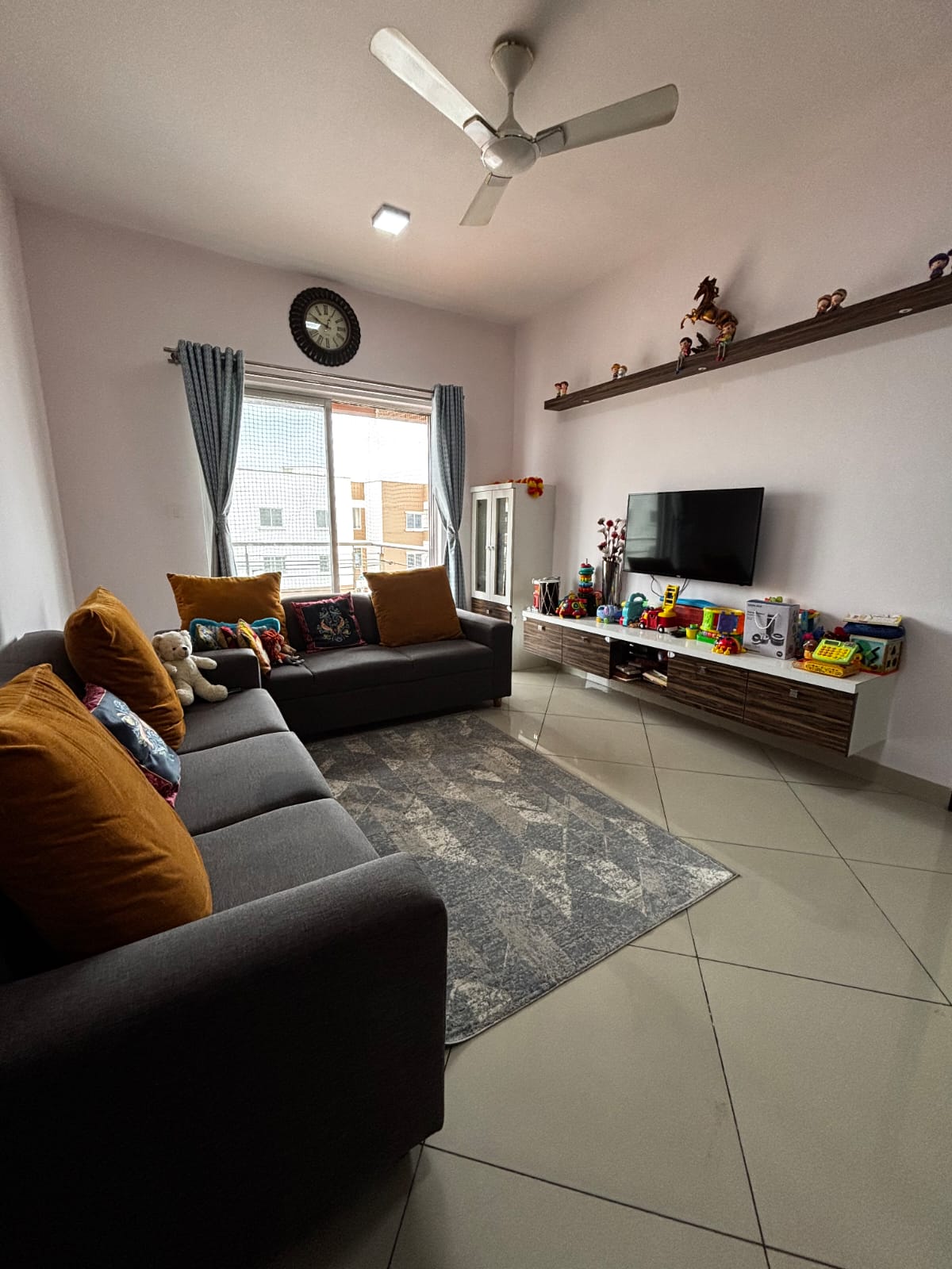 https://findmyroom-property-images-india.s3.ap-south-1.amazonaws.com/zzawc-1756884600400-67452.jpg
